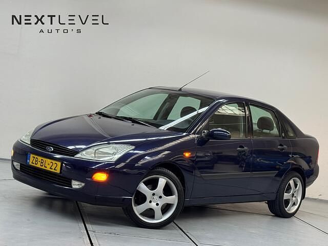 Blauw Gebruikt 1999 Ford Focus Ghia Sedan | € 1.350 (Eerlijke prijs) - Afbeelding 1/4
