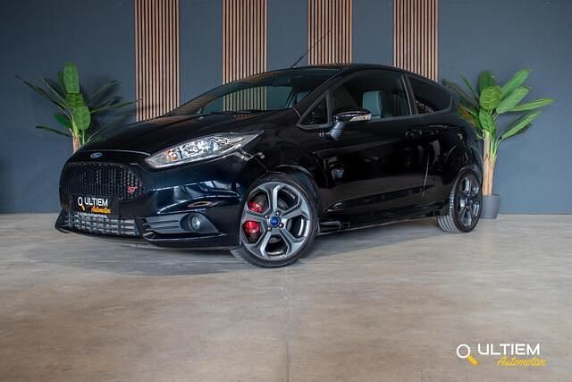 Zwart Gebruikt 2016 Ford Fiesta ST Hatchback | € 14.490 (Iets duurder) - Afbeelding 1/4