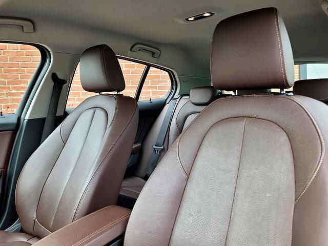 Occasion BMW 118 Executive 136 PK (100 kW) 2021 Rood (metallic) Hatchback