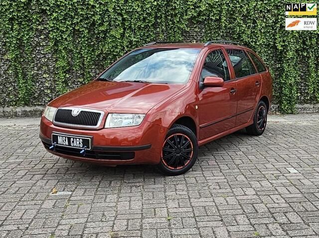 Oranje Gebruikt 2003 Skoda Fabia Comfort Stationwagen | € 1.899 (Iets duurder) - Afbeelding 1/4
