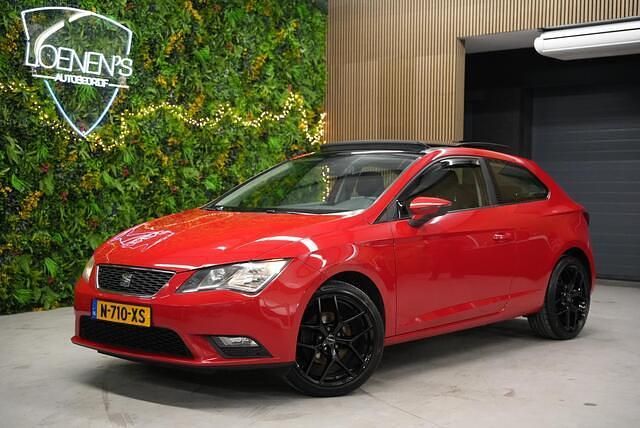 Rood (metallic) Gebruikt 2013 Seat Leon SC Hatchback | € 8.490 - Afbeelding 1/4