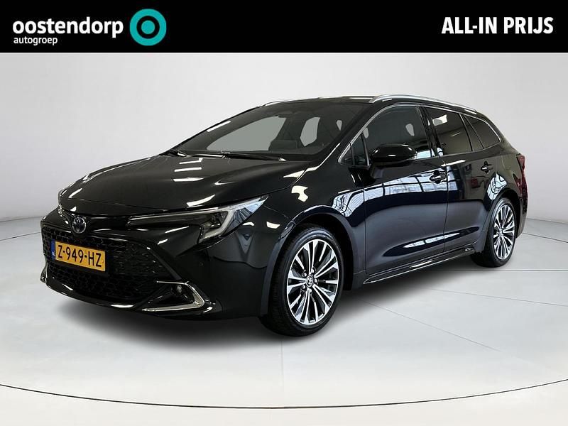 Zwart Gebruikt 2024 Toyota Corolla Hybrid Stationwagen | € 33.945 - Afbeelding 1/4