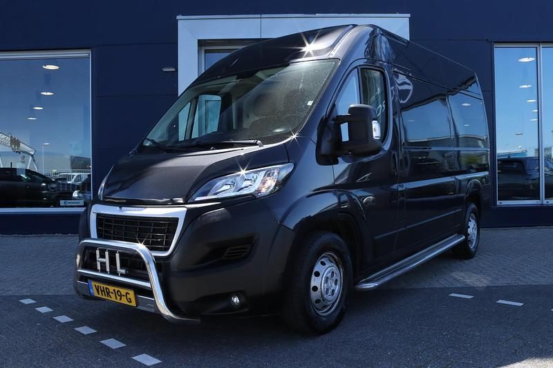 Grijs Gebruikt 2020 Peugeot Boxer Premium Van | € 17.722 (Eerlijke prijs) - Afbeelding 1/4