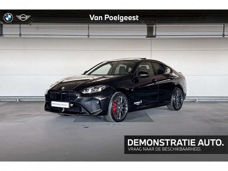 Saphirschwarz metallic (zwart metallic) Nieuw 2025 BMW 220 Shadowline Coupé | € 58.875 (Eerlijke prijs) - Afbeelding 1/4