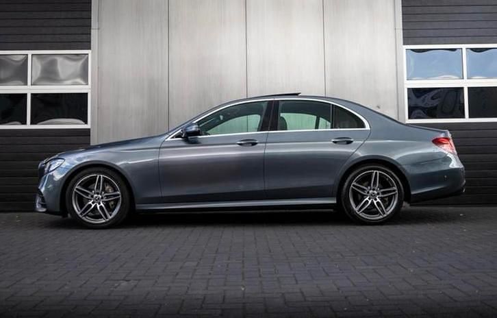 Grijs Gebruikt 2017 Mercedes E200 Sedan | € 20.900 (Eerlijke prijs) - Afbeelding 1/4