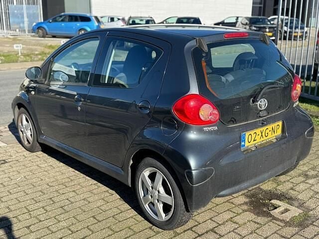 Occasion Toyota Aygo 68 PK (50 kW) 2007 Grijs Hatchback