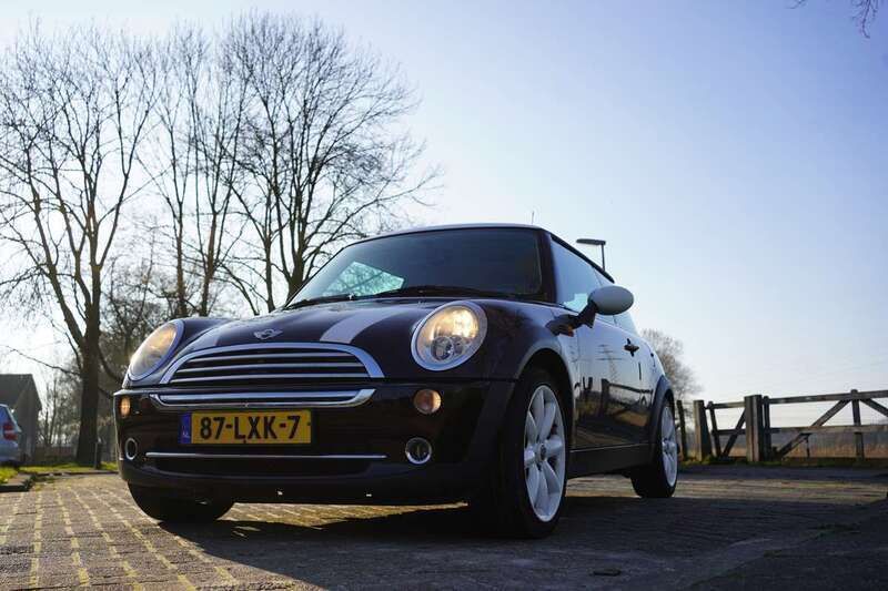 Zwart Gebruikt 2004 Mini ONE Hatchback | € 1.950 (Eerlijke prijs) - Afbeelding 1/4