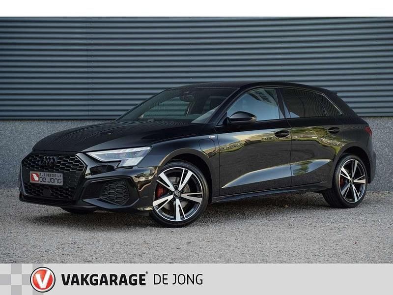Zwart, metallic lak Gebruikt 2021 Audi A3 Sportback e-tron S-Line Hatchback | € 29.950 (Eerlijke prijs) - Afbeelding 1/4