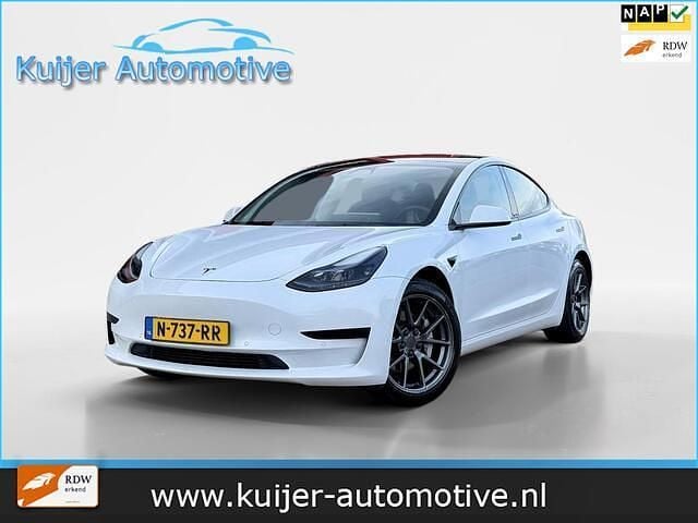 Wit (metallic) Occasion 2021 Tesla Model 3 Standard Range Sedan | € 18.945 (Eerlijke prijs) - Afbeelding 1/4