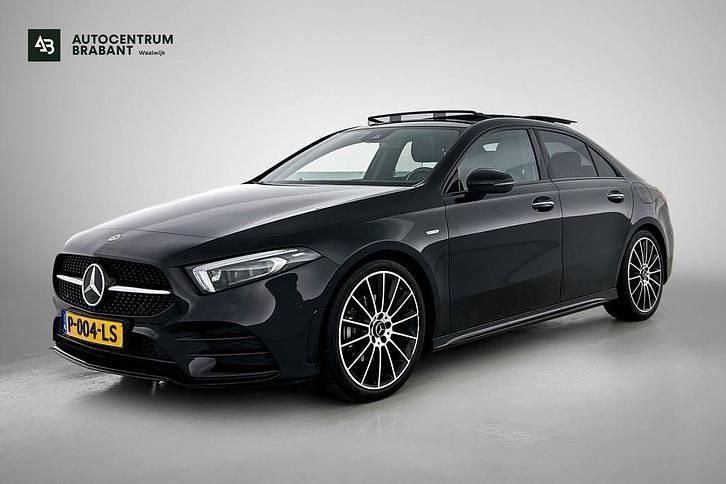 Zwart Occasion 2022 Mercedes A180 Business Sedan | € 27.445 (Eerlijke prijs) - Afbeelding 1/4