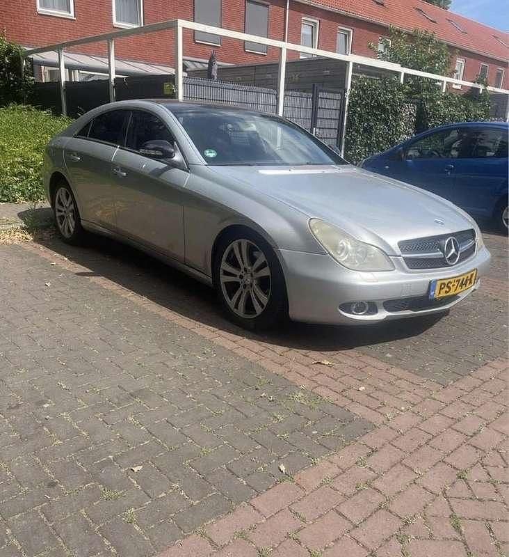 Grijs Gebruikt 2005 Mercedes CLS350 Sedan | € 6.500 (Eerlijke prijs) - Afbeelding 1/4