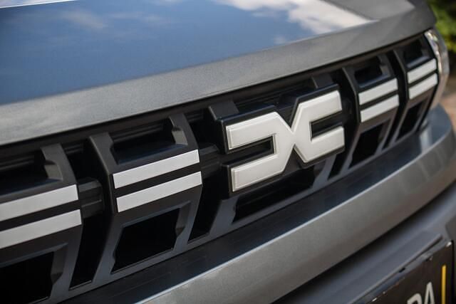 Grijs Gebruikt 2024 Dacia Duster Expression SUV | € 28.700 - Afbeelding 1/4