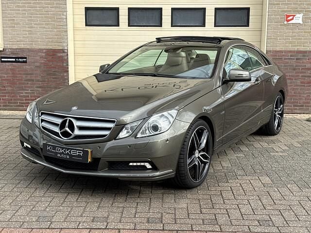 Grijs Gebruikt 2010 Mercedes E350 Elegance Coupé | € 14.950 (Eerlijke prijs) - Afbeelding 1/4