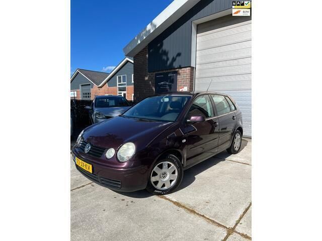 Rood Gebruikt 2002 VW Polo Highline Hatchback | € 1.395 (Eerlijke prijs) - Afbeelding 1/4