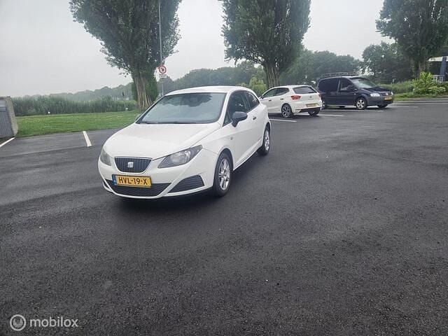 Wit Gebruikt 2009 Seat Ibiza SC Reference Hatchback | € 2.499 (Eerlijke prijs) - Afbeelding 1/4