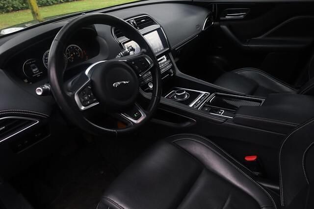 Occasion Jaguar F-Pace Portfolio 301 PK (221 kW) 2018 Grijs SUV