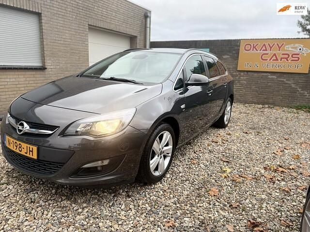 Grijs Occasion 2015 Opel Astra Sport Stationwagen | € 7.950 (Iets duurder) - Afbeelding 1/4