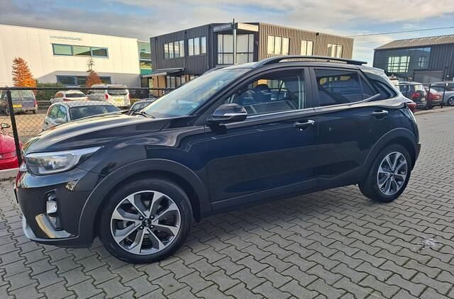 Zwart (metallic) Gebruikt 2020 Kia Stonic SUV | € 14.850 (Super prijs) - Afbeelding 1/4