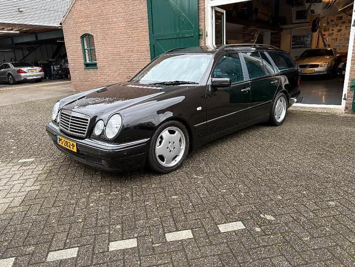Occasion Mercedes E55 AMG AMG 354 PK (260 kW) 2001 Zwart, metallic lak Stationwagen