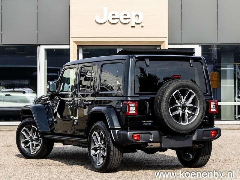 Nieuw Jeep Wrangler Sahara 381 PK (280 kW) 2025 Zwart SUV