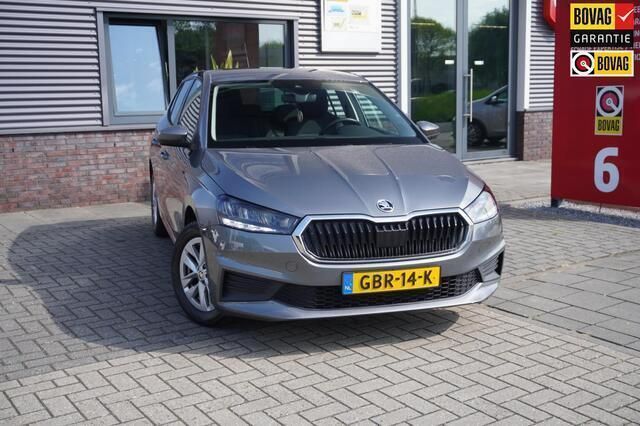 Grijs Gebruikt 2023 Skoda Fabia Ambition Hatchback | € 21.750 (Eerlijke prijs) - Afbeelding 1/4