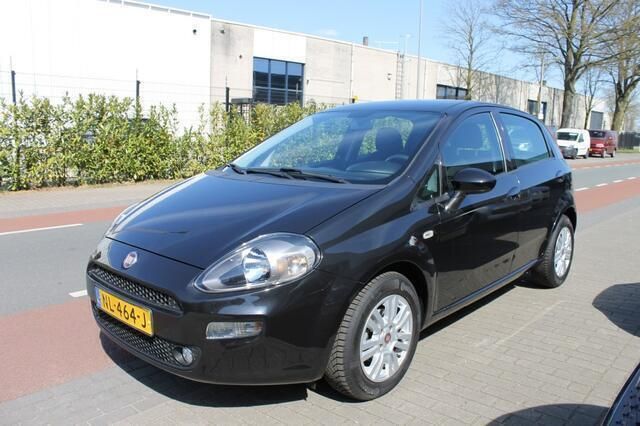 Occasion Fiat Punto Lounge 99 PK (72 kW) 2017 Zwart Hatchback