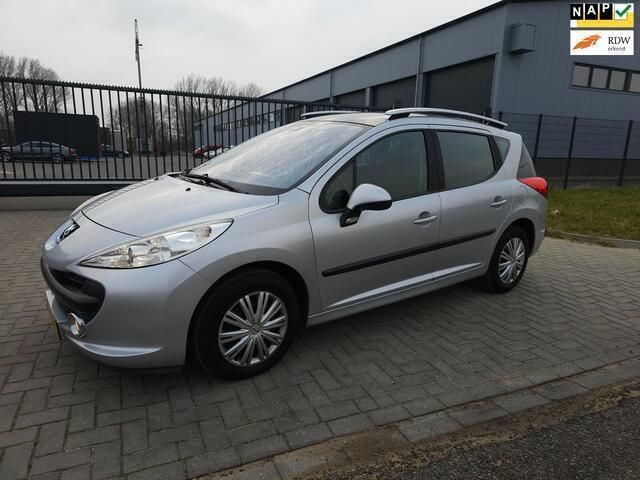 Grijs, metallic lak Gebruikt 2008 Peugeot 207 Stationwagen | € 2.495 (Eerlijke prijs) - Afbeelding 1/4