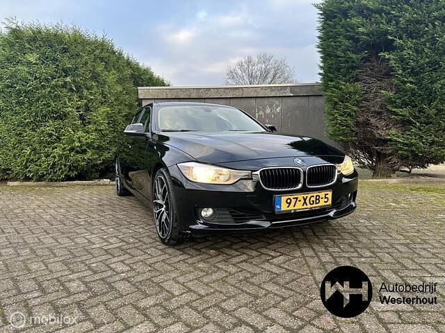 Zwart Gebruikt 2012 BMW 320 Executive Sedan | € 8.995 (Super prijs) - Afbeelding 1/4