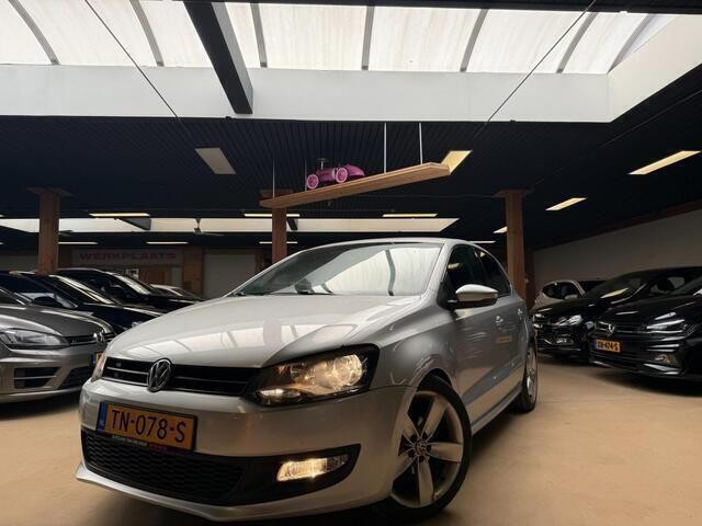 Grijs Gebruikt 2009 VW Polo Highline Hatchback | € 5.450 (Eerlijke prijs) - Afbeelding 1/4