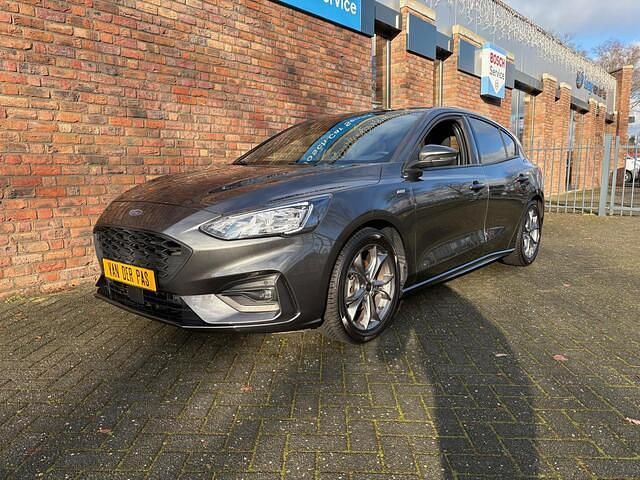 Grijs Occasion 2021 Ford Focus ST-Line Hatchback | € 16.455 (Super prijs) - Afbeelding 1/4