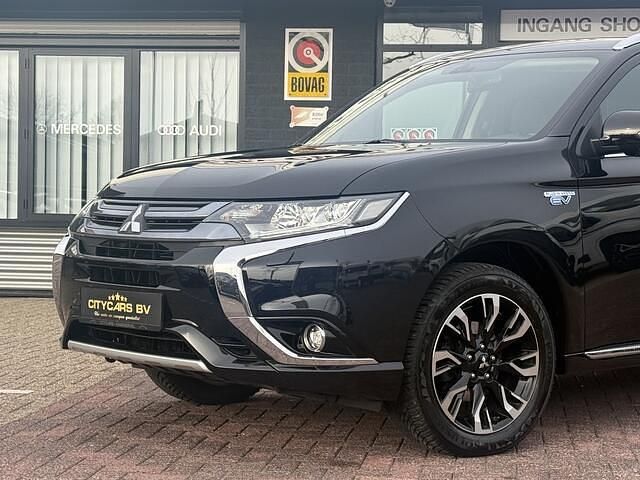 Occasion Mitsubishi Outlander 203 PK (149 kW) 2017 Zwart SUV