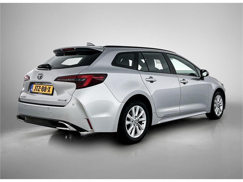 Occasion Toyota Corolla Hybrid Active 140 PK (102 kW) 2024 Grijs Stationwagen