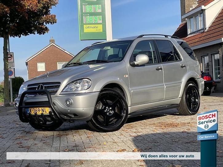 Grijs Occasion 2001 Mercedes ML55 AMG AMG SUV | € 12.450 - Afbeelding 1/4