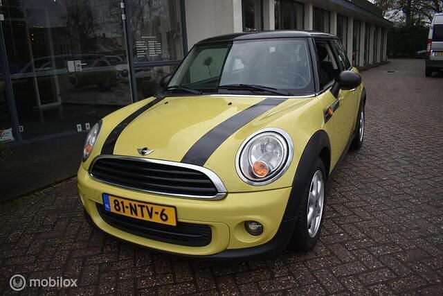 Occasion Mini ONE 75 PK (55 kW) 2010 Geel Hatchback