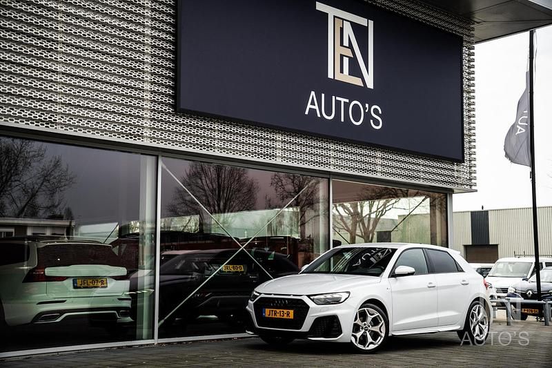 Wit Occasion 2026 Audi A1 Sportback S-Line Hatchback | € 28.510 - Afbeelding 1/4