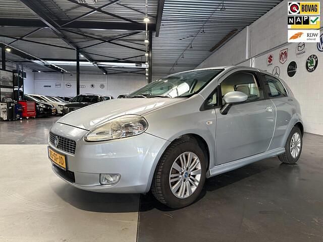 Grijs Gebruikt 2005 Fiat Grande Punto Hatchback | € 1.299 (Eerlijke prijs) - Afbeelding 1/4