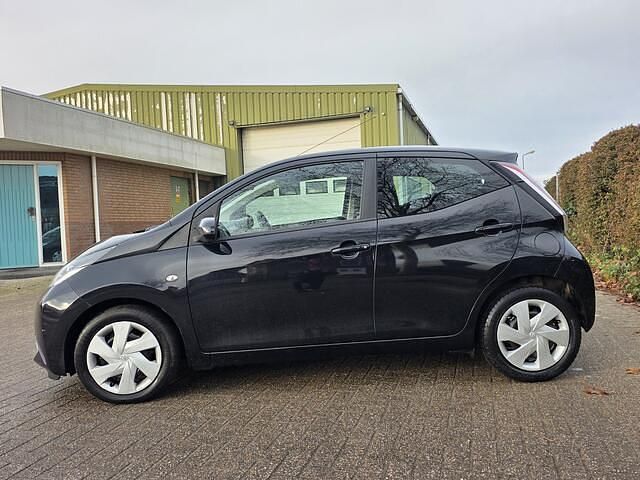 Occasion Toyota Aygo X-play 69 PK (50 kW) 2018 Zwart Hatchback