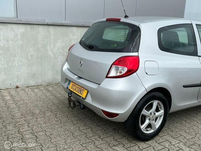 Occasion Renault Clio II 68 PK (50 kW) 2010 Grijs Hatchback
