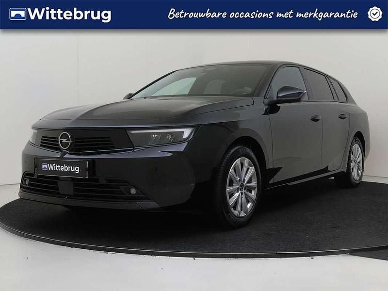Zwart Gebruikt 2024 Opel Astra Stationwagen | € 24.000 (Goede deal) - Afbeelding 1/3
