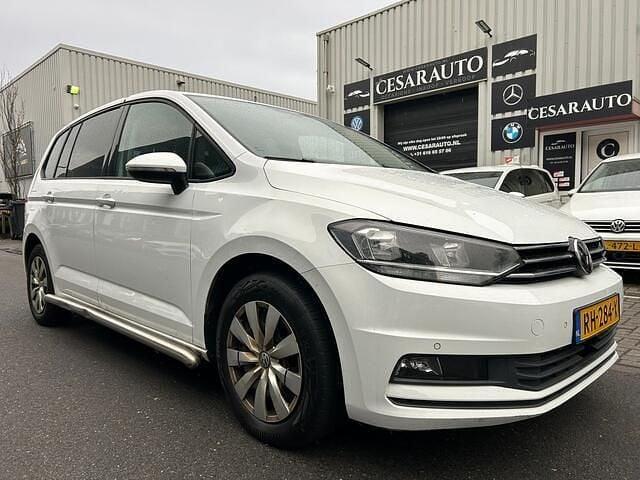 Wit Occasion 2017 VW Touran MPV | € 9.999 (Goede deal) - Afbeelding 1/4