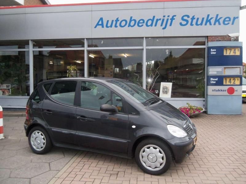 Zwart (metallic) Gebruikt 2001 Mercedes A160 Classic MPV | € 2.900 (Eerlijke prijs) - Afbeelding 1/4