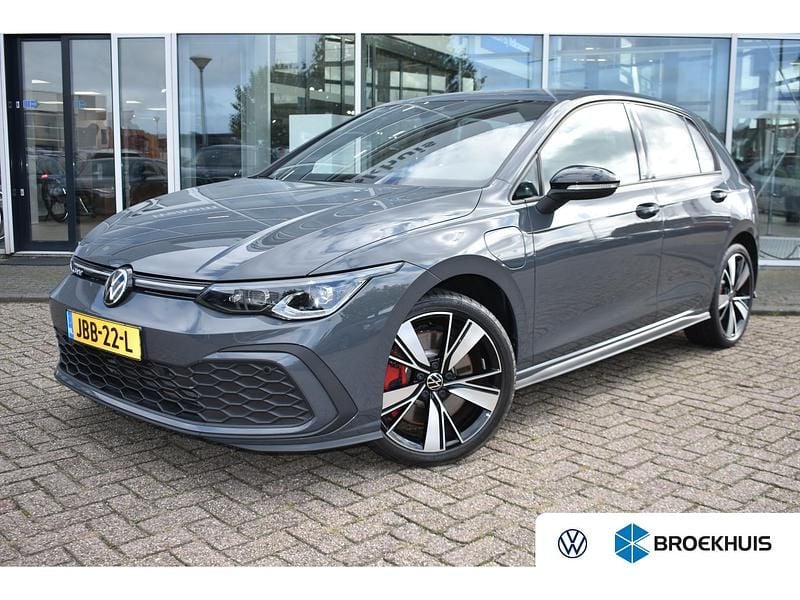 Grijs Gebruikt 2023 VW Golf VIII GTE Hatchback | € 30.895 (Eerlijke prijs) - Afbeelding 1/4