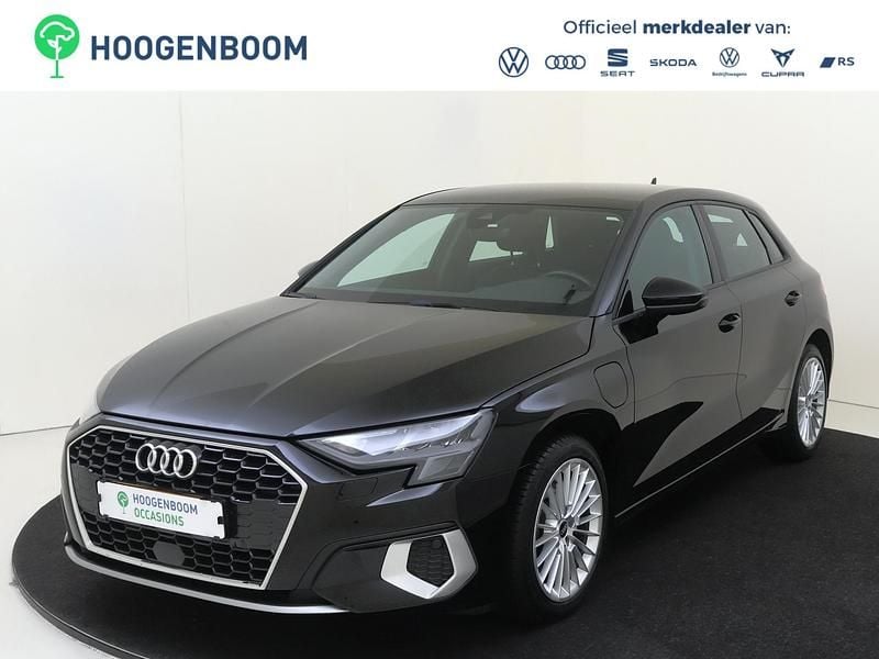 Zwart Occasion 2021 Audi A3 Sportback Basis Hatchback | € 24.950 (Super prijs) - Afbeelding 1/4