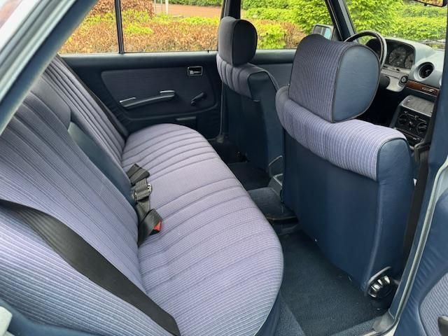 Occasion Mercedes E230 136 PK (100 kW) 1982 Blauw Sedan