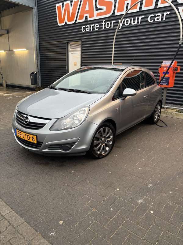 Gebruikt 2010 Opel Corsa Edition Sedan | € 3.995 (Eerlijke prijs) - Afbeelding 1/4