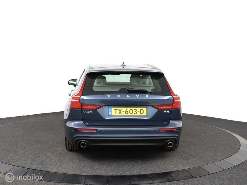 Occasion Volvo V60 Momentum 250 PK (183 kW) 2018 Blauw Stationwagen