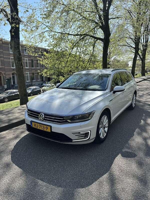 Wit Gebruikt 2015 VW Passat Highline Stationwagen | € 12.000 (Goede deal) - Afbeelding 1/4