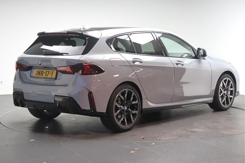 Occasion BMW 120 Executive 156 PK (114 kW) 2025 Grijs Hatchback