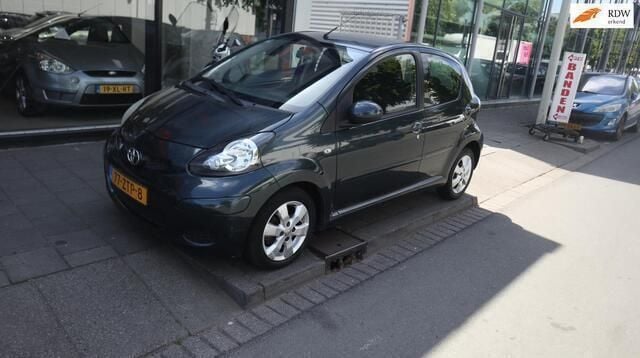 Groen Gebruikt 2012 Toyota Aygo Comfort Hatchback | € 3.250 (Goede deal) - Afbeelding 1/4