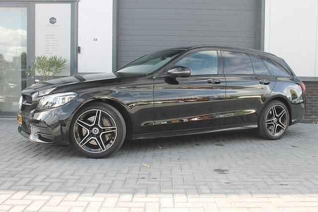 Zwart Gebruikt 2021 Mercedes C300 Business Stationwagen | € 28.950 (Goede deal) - Afbeelding 1/4